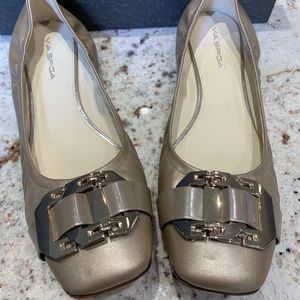 NIB Via Spiga gold/pearlized flats size 11